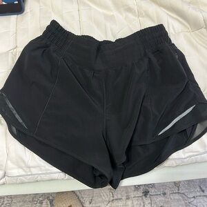 Lululemon hotty hot shorts size 6 2”